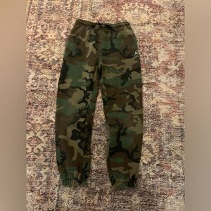 Jordan camouflage boys Nike sweatpants size XL